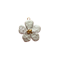 Fleur blanche nacrée