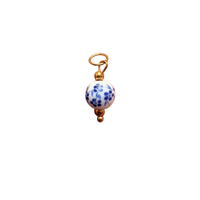 Perle bleue fleur style porcelaine